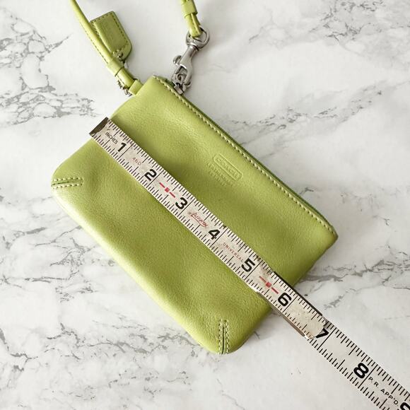 Coach Light Lime Green Soft Smooth Leather Zip Top Wristlet Classic hangtag - Picture 11 of 12